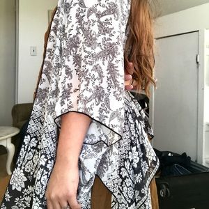NWT Kimono Black & White Paisley and Floral design